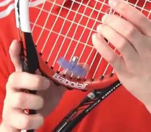 Как надевать виброгаситель на ракетку. Tennis Racquet Dampener. Как надевать виброгаситель на ракетку фото. Как надевать виброгаситель на ракетку-Tennis Racquet Dampener. картинка Как надевать виброгаситель на ракетку. картинка Tennis Racquet Dampener